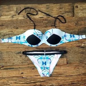 Victoria's Secret 34DD Bandeau & Cheeky Bottoms Sm